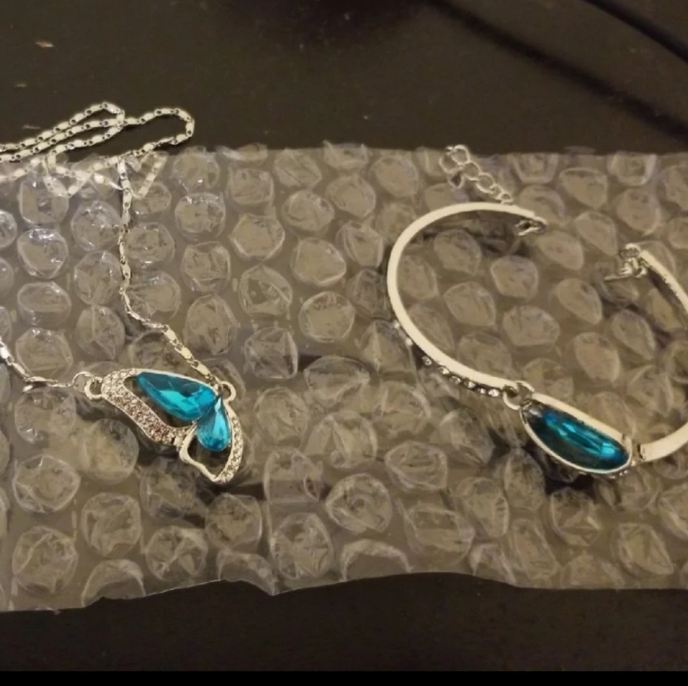 Jewelry Set - Picture 4 of 7